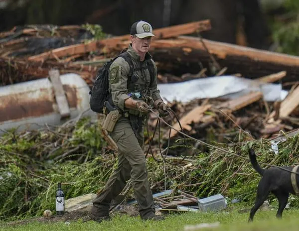 Las lluvias torrenciales dejan al menos 50 muertos en Texas, 15 de ellos niños