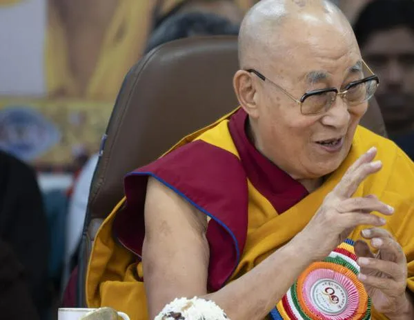 El dalái lama cierra las celebraciones por sus 90 años con una plegaria por la paz