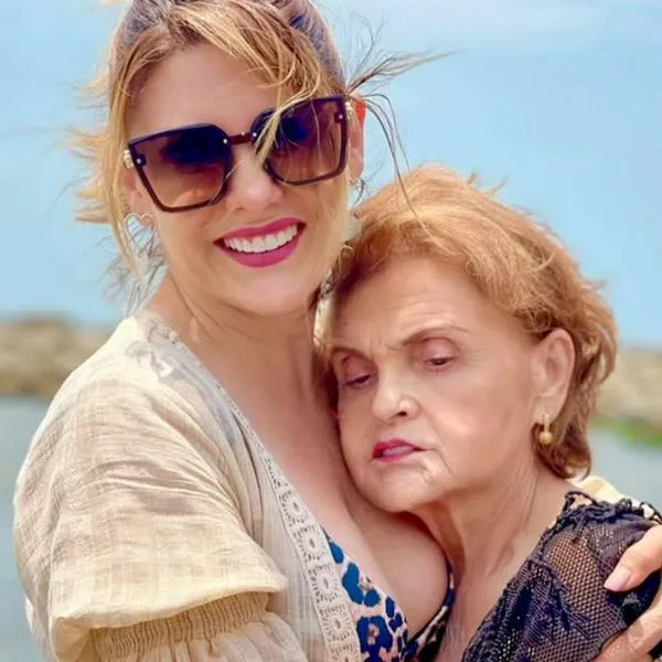 Ana Karina Soto y su mamá / Instagram: @karylamas