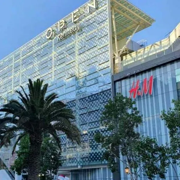 Dueños de icónicos centros comerciales cerraron un negocio clave en Perú