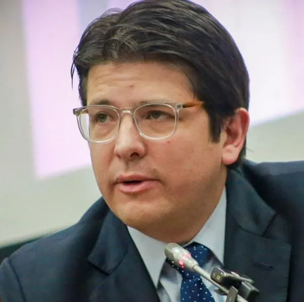 Miguel Uribe Turbay lidera por primera vez encuesta presidencial para 2026