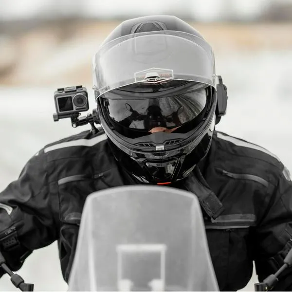 ¿Es legal llevar una cámara en el casco en Colombia? Esto dice ley de la GoPro