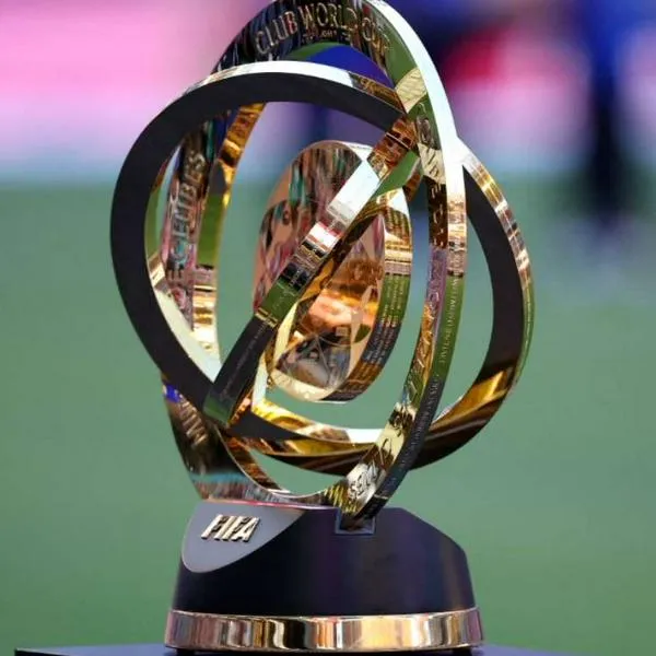 Foto de trofeo Mundial de Clubes, en nota de quién gana Mundial de Clubes entre Real Madrid, PSG, Chelsea y Fluminense; datos