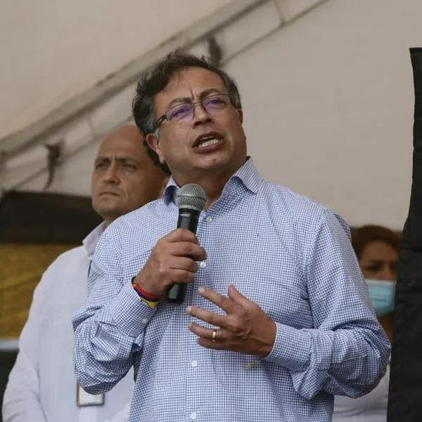 Petro cuestiona las elecciones a la presidencia y al Congreso.