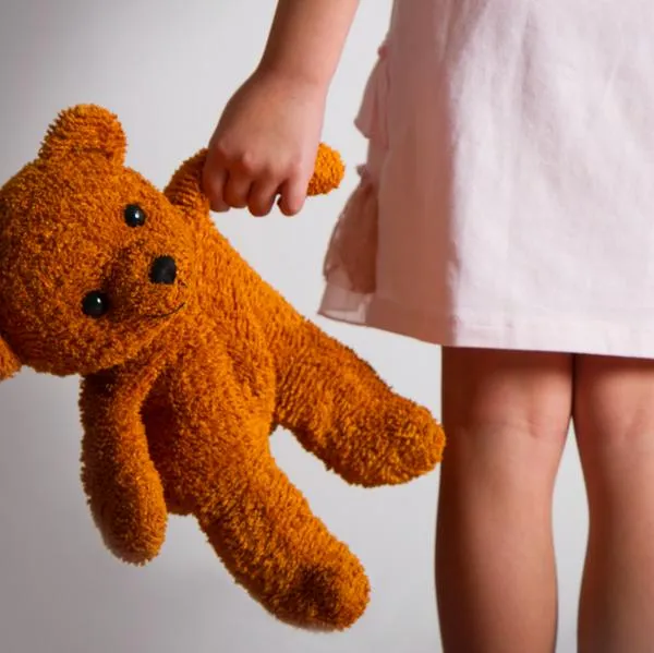 Colegio en Bogotá: madre denunció abuso de su hija por parte de profesora