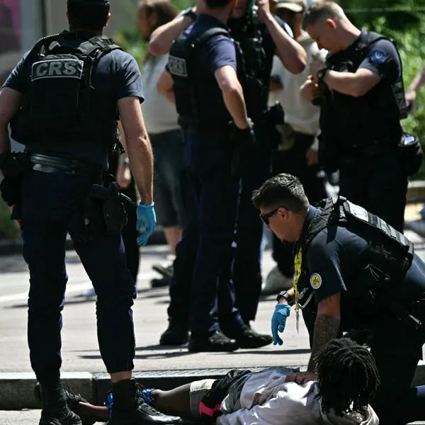 Pánico en Tour de Francia 2025: hombre apuñaló a policía en Rouen y es herido