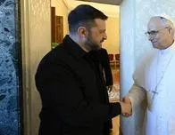 El Papa recibe a Zelenski y ofrece a Ucrania y Rusia negociar la paz en el Vaticano