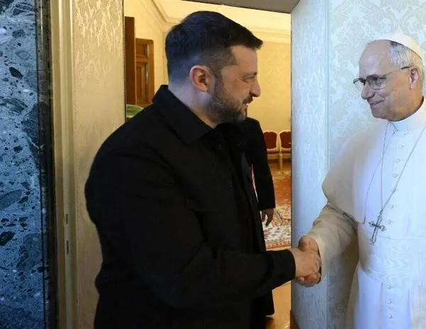 El Papa recibe a Zelenski y ofrece a Ucrania y Rusia negociar la paz en el Vaticano