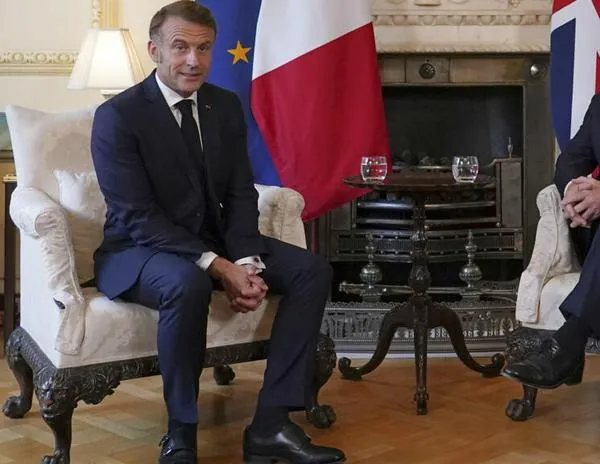 Macron se reúne con Starmer en Londres, con la inmigración en centro de las conversaciones