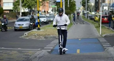 ¿Cuál es la velocidad máxima de una patineta eléctrica en Bogotá? Ley los frena
