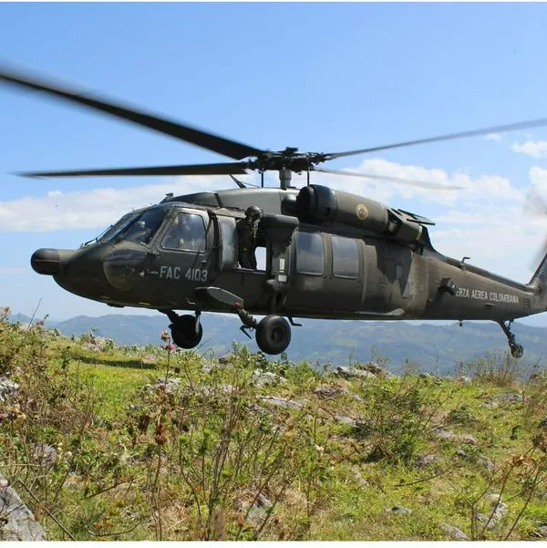 ¿Cuánto vale la hora de vuelo de un Black Hawk en Colombia? Curso vale millones 