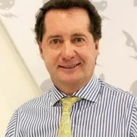 Quién es el empresario Carlos Arturo Calle, médico que dejó el negocio que le heredó su padre Arturo Calle y que tomará otro camino.