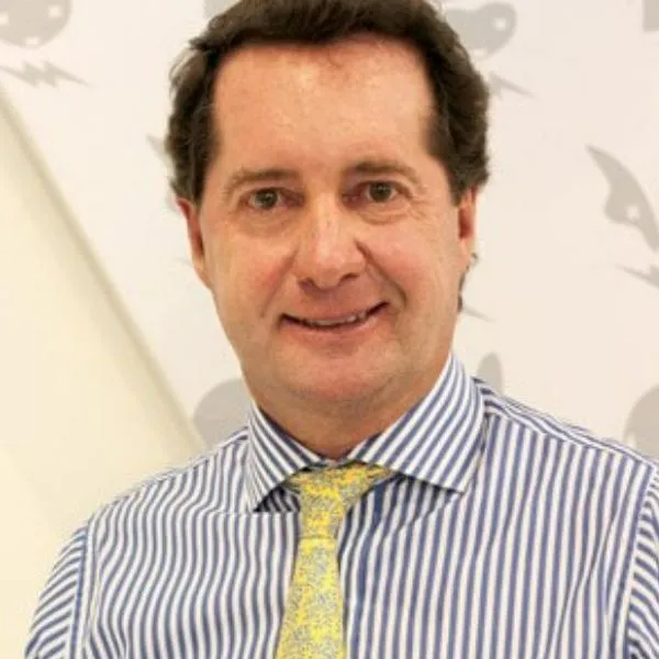 Quién es el empresario Carlos Arturo Calle, médico que dejó el negocio que le heredó su padre Arturo Calle y que tomará otro camino.