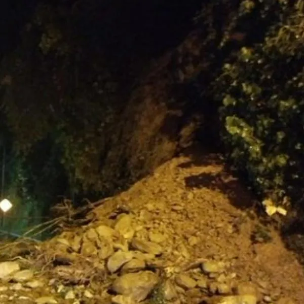 Fuertes lluvias provocan cierre envía al Llano por varios derrumbes