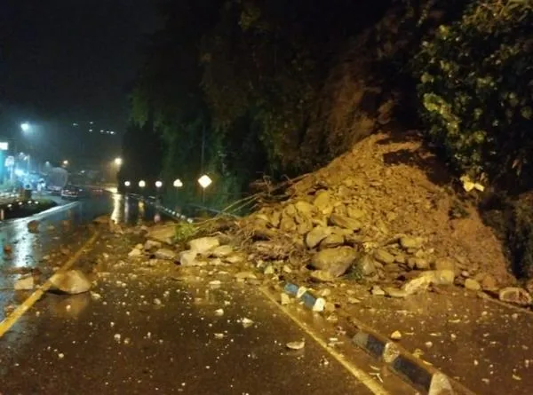 Cierre en la vía al Llano hoy: varios derrumbes impiden ir Bogotá-Villavicencio