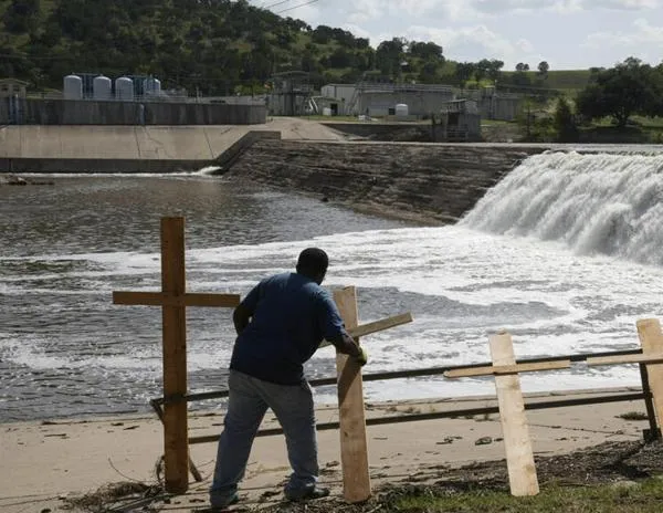Trump visita Texas una semana después de las mortales inundaciones