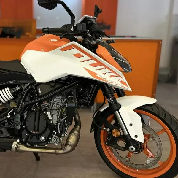 Cuáles son las mejores motos 250 en Colombia: KTM Duke, Bajaj Dominar y Suzuki Gixxer destacan por su calidad, tecnología y estilo.