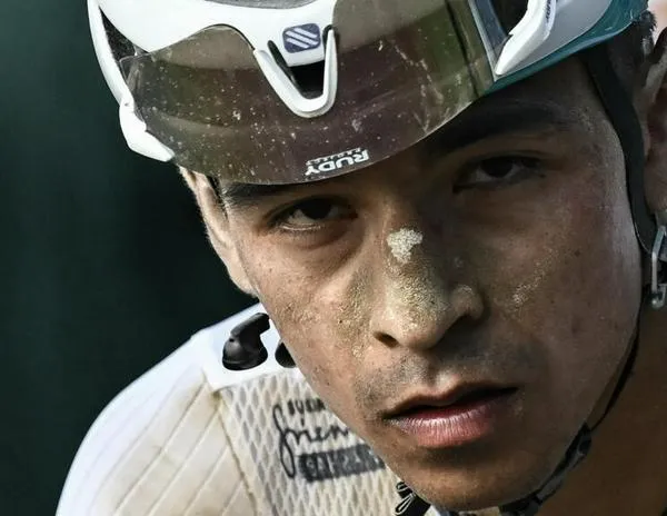 Buitrago sigue en el Tour tras dura caída y el objetivo ahora es una victoria de etapa