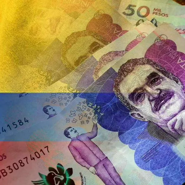 Foto de dinero en Colombia, en nota de cómo es recargo dominical de Colombia desde 13 de julio 2025 y los beneficiados