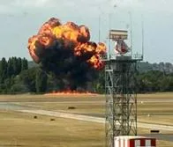 Avión se estrelló hoy en Londres luego de despegar: video de cómo fue explosión