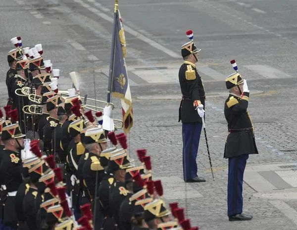 Francia anuncia un aumento del gasto militar de 6.500 millones de euros en los próximos dos años