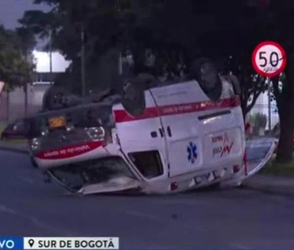 Accidente en Bogotá: ambulancia chocó a carro en la Av. Américas y hay heridos