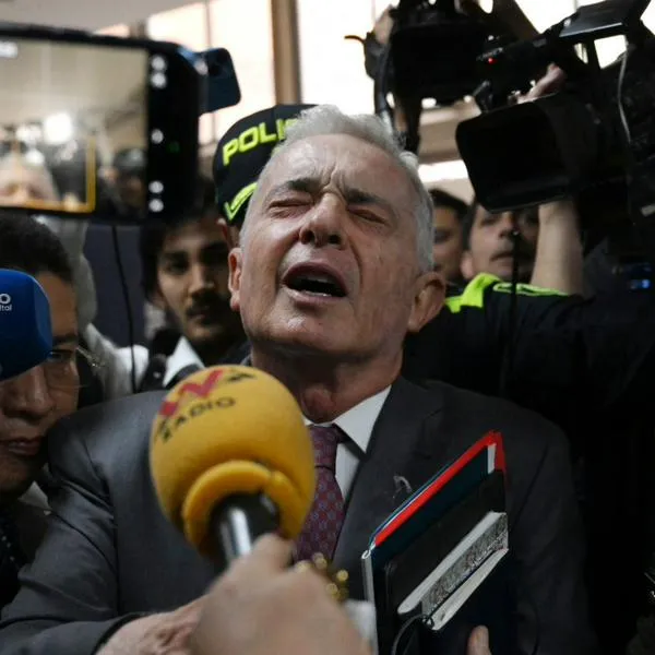 Mil personas apoyaron a Álvaro Uribe con carta pública antes del fallo judicial