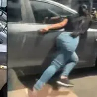 Mujer se colgó de un carro en movimiento tras descubrir a su pareja con otra