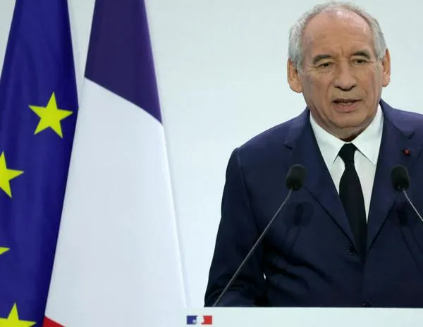 El primer ministro de Francia pensa un plan radical lleno de recortes para "salvar a Francia"