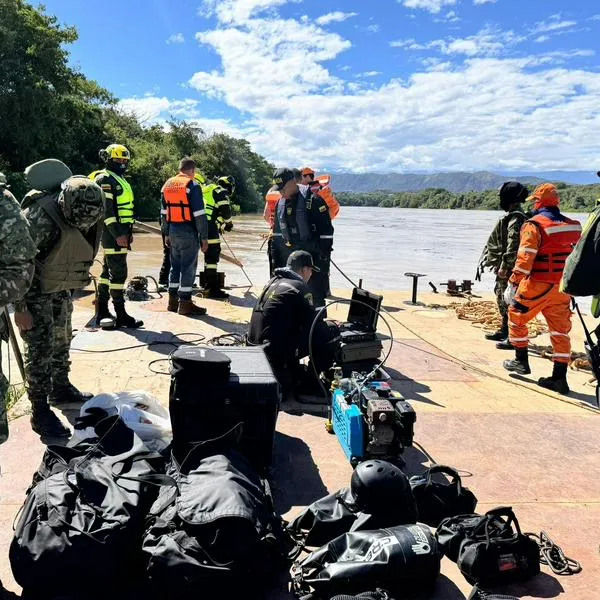 Labores de búsqueda de los militares que fueron hallados sin vida en el río Magdalena