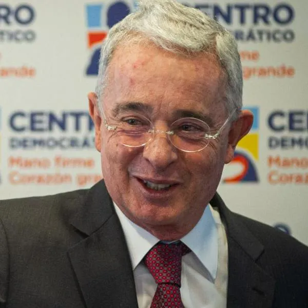 Álvaro Uribe celebró que a partir del 15 de julio sigue la reducción gradual de la jornada laboral, que continuará hasta alcanzar las 42 horas semanales.