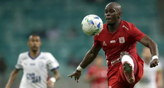 Marcos Mina, del América, en el partido contra Bahía por Copa Sudamericana