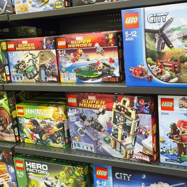 ¿Por qué los adultos están comprando juguetes para niños y no los regalan?