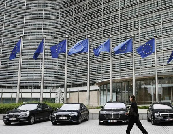 ¿Debe la Unión Europea arriesgarse a invertir los intereses congelados de Rusia para apoyar a Ucrania?