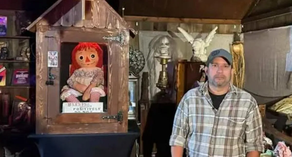 Murió Dan Rivera, guardián de Annabelle, muñeca poseída de ‘Expediente Warren’