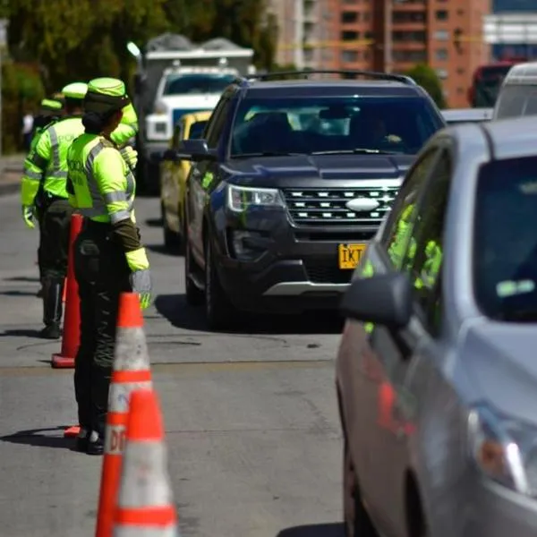 Estas son las vías de Bogotá donde más multan por mal parqueo en 2025