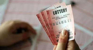 Ganó premio de Powerball dos veces en el mismo sorteo por error con boleto