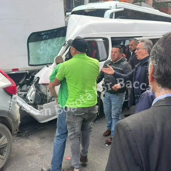Accidente de bus escolar en Bogotá dejó un herido; 3 menores salieron ilesos