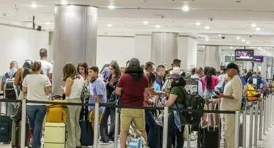 Estados Unidos evalúa eliminar la regla de los 100 ml de líquidos en vuelos