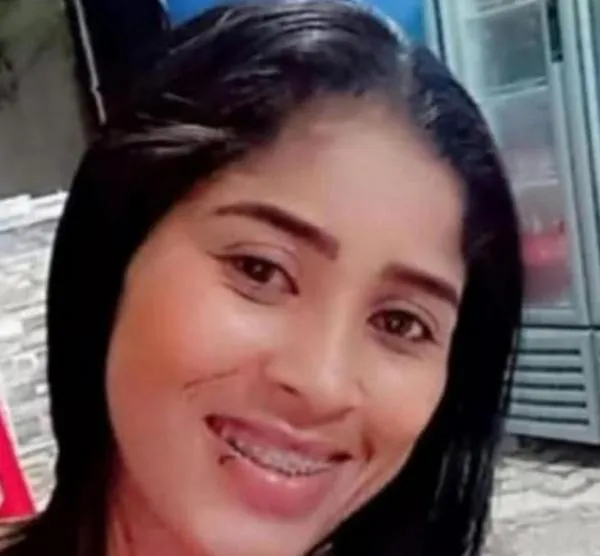 Mujer fue asesinada dentro de su casa: hombres armados la atacaron