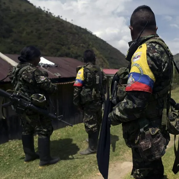 FARC EP guerrilla dissidents stand guard during the liberation of Colombian soldier Juan David Estrada (out of frame) in the rural area of Toribio, department of Cauca, Colombia, on September 26, 2023. Estrada had been held hostage by the FARC EP dissidence Dagoberto Ramos front for 41 days. (Photo by JOAQUIN SARMIENTO / AFP)