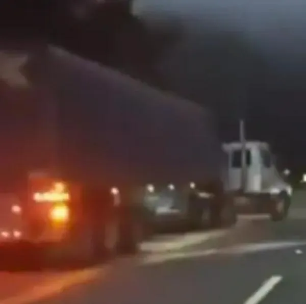 Susto en la vía Bogotá-Villavicencio por tractomula que se quedó sin frenos. Conductor evitó una tragedia mayor. 