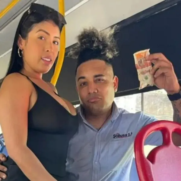 Humorista empezó contando chistes en los buses y ahora tiene su propia flota