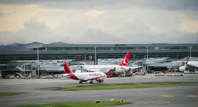 Aviones en el aeropuerto El Dorado, en nota sobre que tiene más espacio para aviones