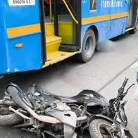Así quedó la motocicleta del accidente con un SITP en la avenida Chile de Bogotá