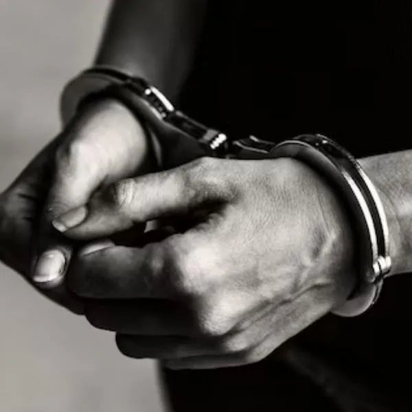 Líderes de bandas criminales que quedarían libres por negociar con Petro