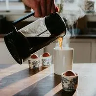 Problema para quienes toman café y alcohol: deshidratación por calor