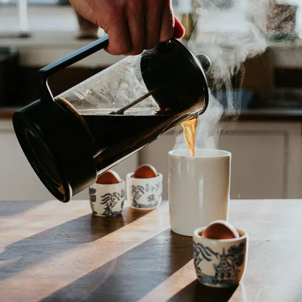 Problema para quienes toman café y alcohol: deshidratación por calor