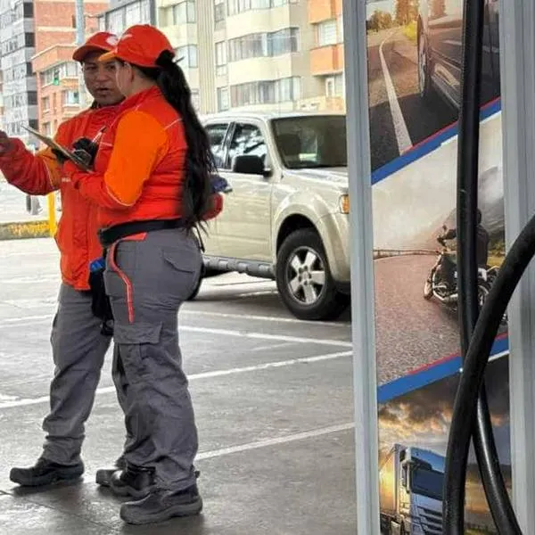 Las bombas de gasolina en Colombia no despedirán empleados por reforma laboral de Gustavo Petro y desmintieron rumores de gremio.