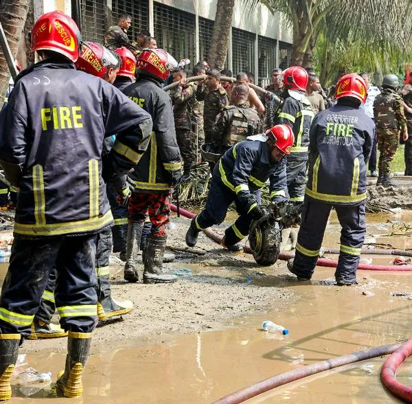 Grave accidente en Bangladesh por un avión que se estrelló contra las instalaciones de un colegio. Hay 16 muertos y más de 100 heridos. 